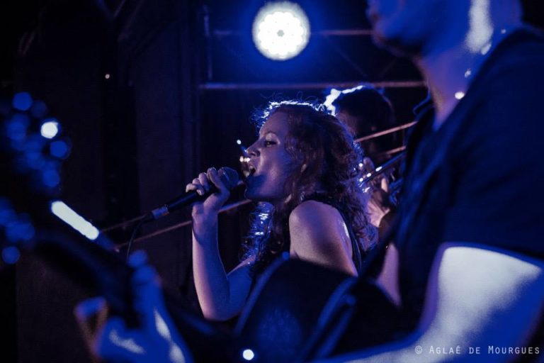 Soirée "Oh ! La Belle Rouge" avec Emji qui faisait son 2e concert de sa carrière @La Bellevilloise en OCT 2013 ©Aglaé De Mourgues