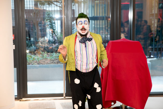 Avec son clown "Bumbel" il fait aussi le plaisir des événements privés